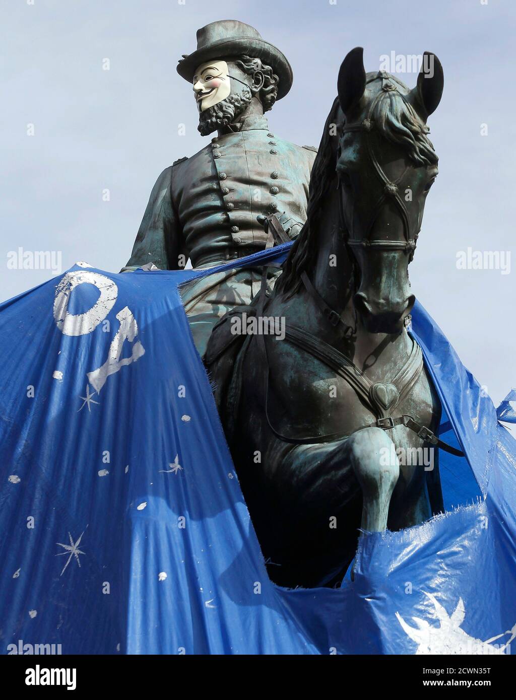 Guy Fawkes Statue High Resolution Stock Photography And Images Alamy