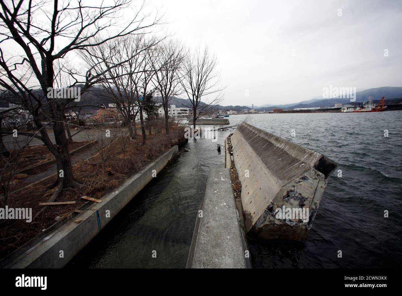 Japan tsunami wall