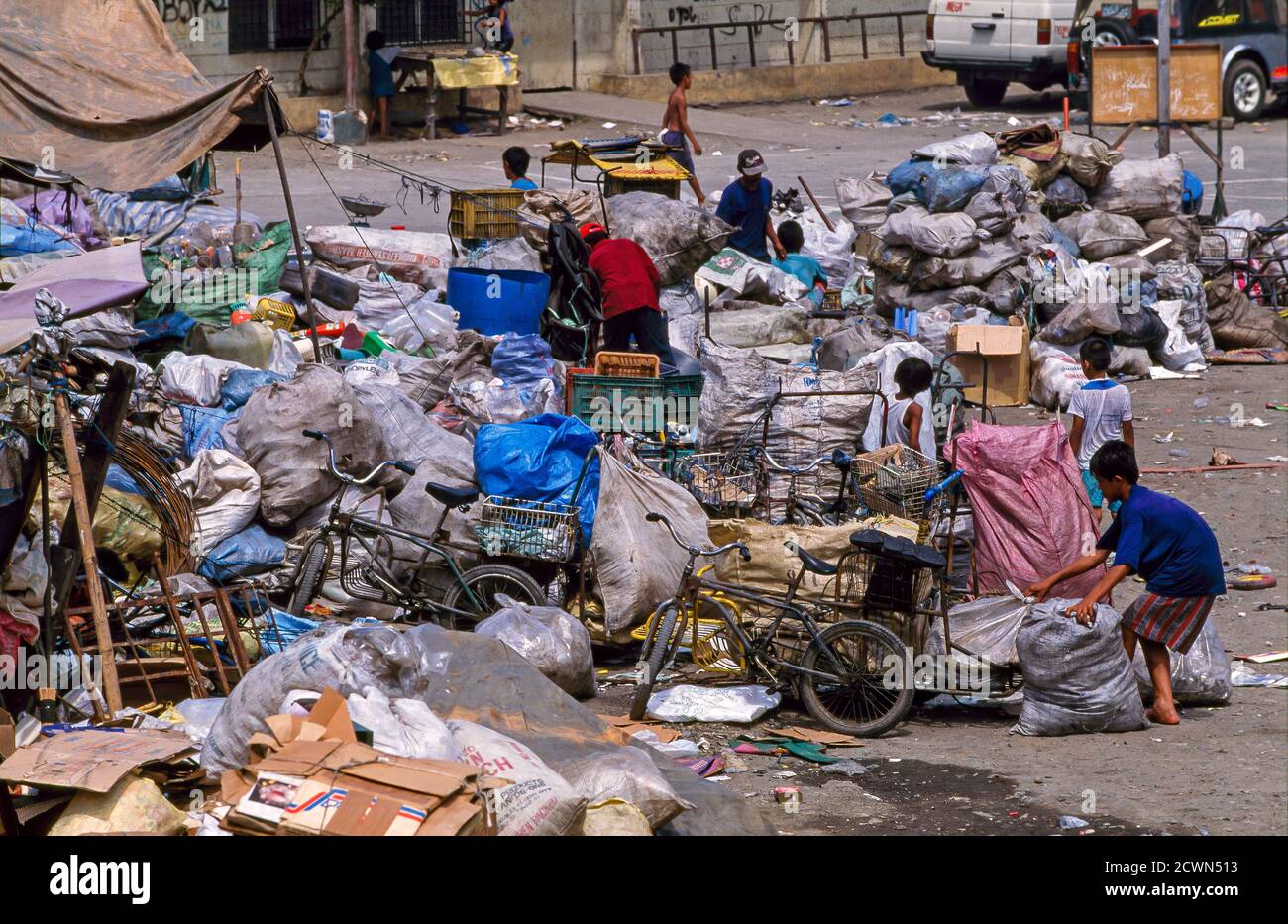 Poor people scavenging at a recycling garbage depot, Manila, Philippines Stock Photo