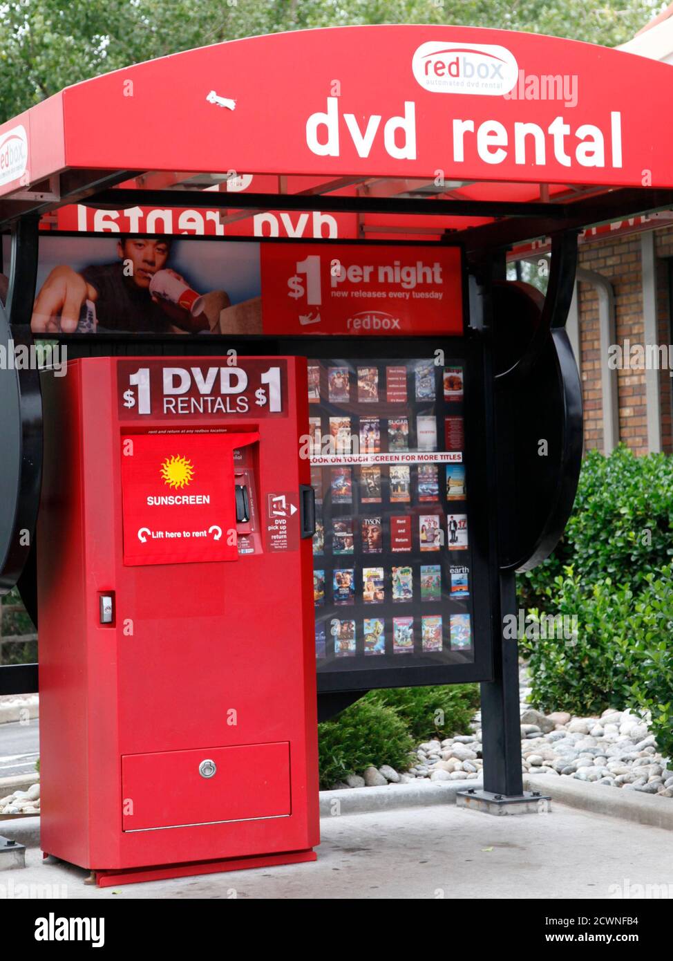 A Redbox automated DVD rental kiosk is seen in Golden, Colorado September  16, 2009. Top U.S. movie rental chain Blockbuster Inc, which is facing  tough competition from Netflix Inc and Coinstar Inc's