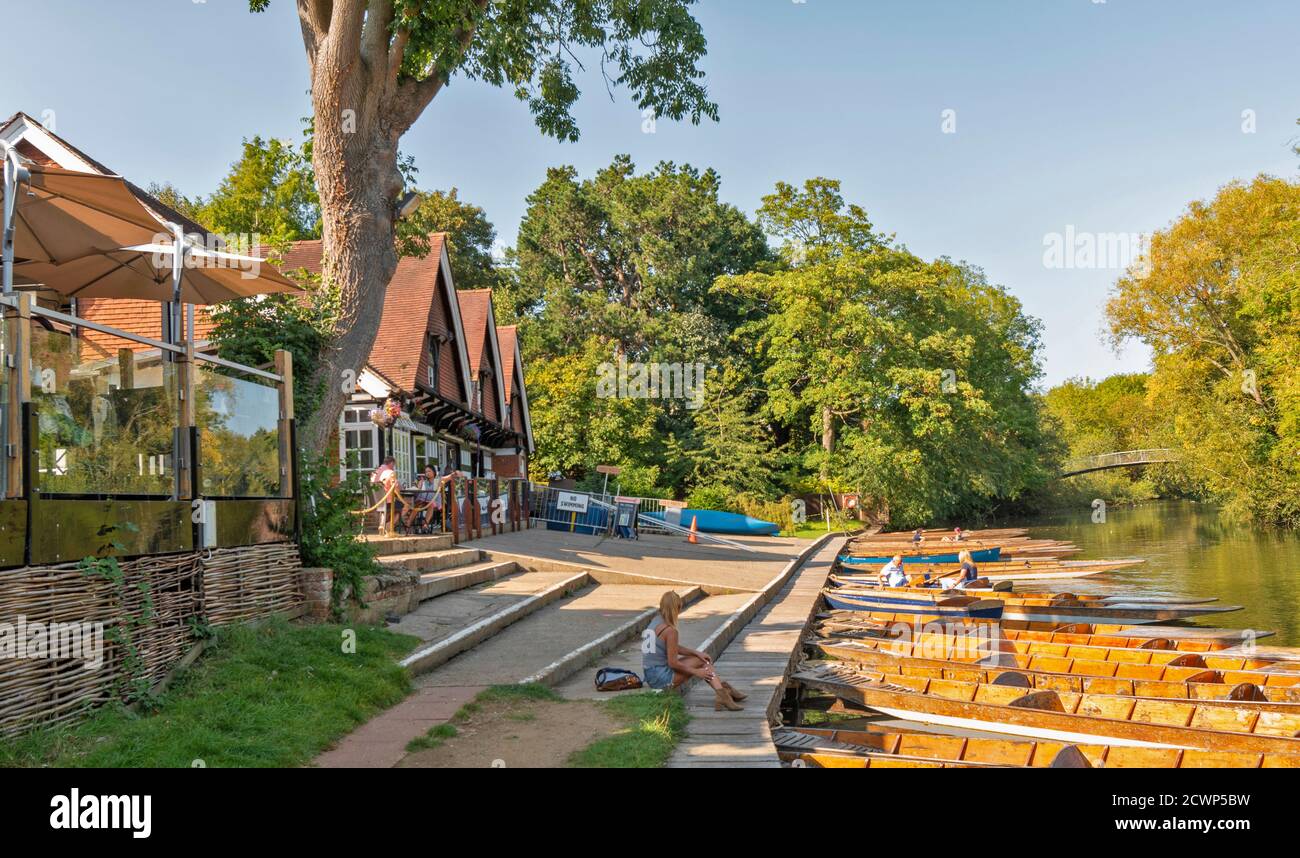 OXFORD CITY ENGLAND CHERWELL BOATHOUSE ON THE RIVER CHERWELL THE PUNTS AND BOATS MOORED AT THE JETTY Stock Photo