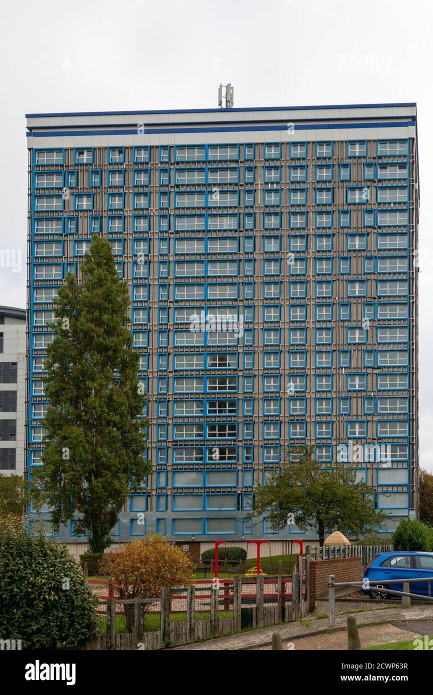Leamington House In portsmouth, a tower block that has had the cladding removed and has been condemned Stock Photo