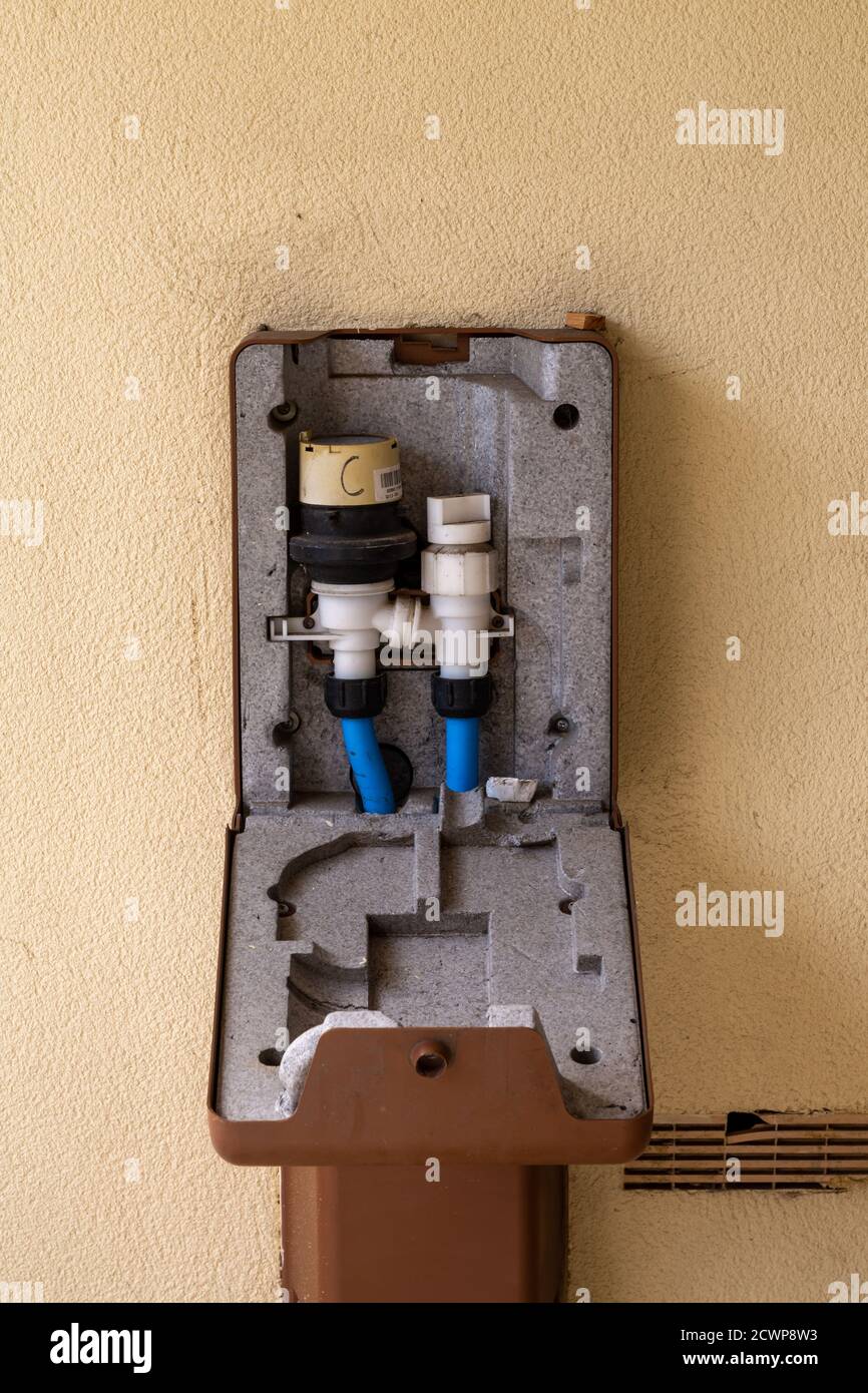 Water Meter Box High Resolution Stock Photography and Images - Alamy Water Meter On Side Of House