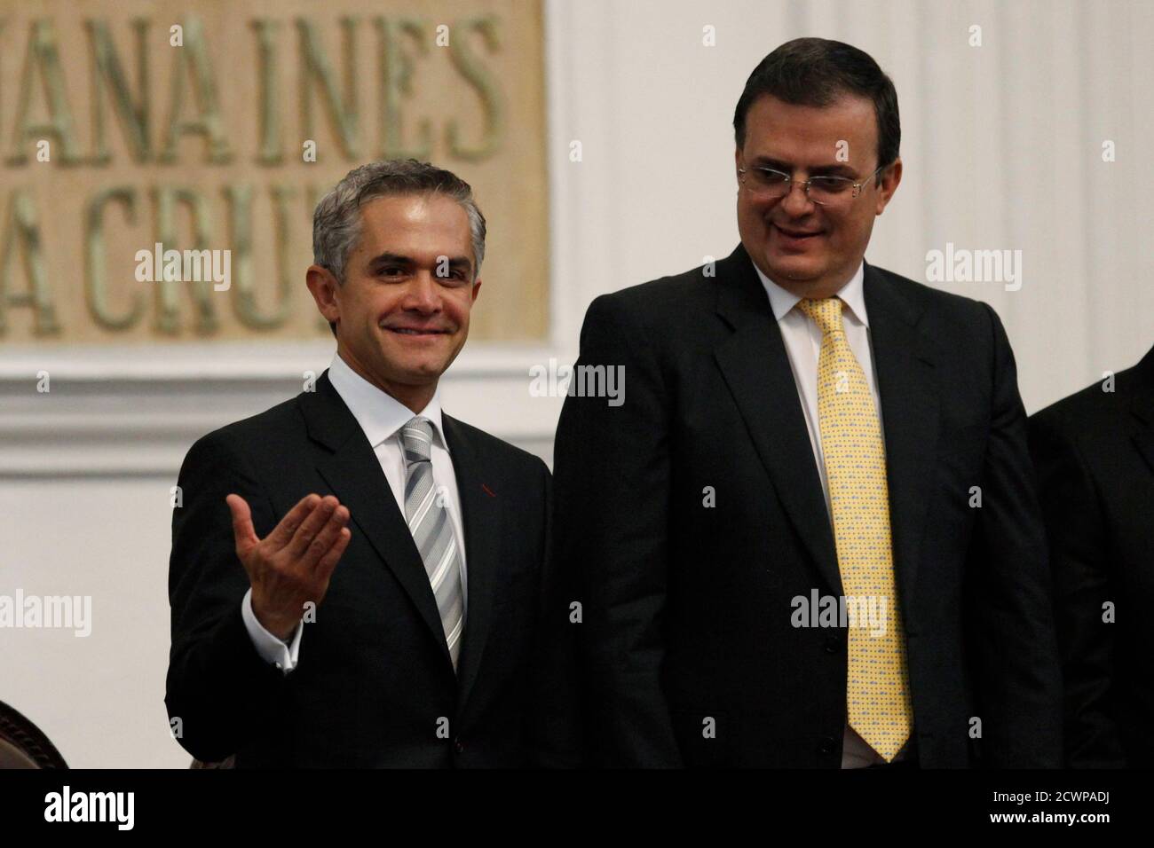 Mexico's new head of the Federal District Miguel Mancera (L) gestures as his outgoing counterpart Marcelo Ebrad looks on, during an oath taking ceremony inside the Legislative Assembly of the Federal District building in Mexico City December 5, 2012. REUTERS/Edgard Garrido (MEXICO - Tags: POLITICS) Stock Photo