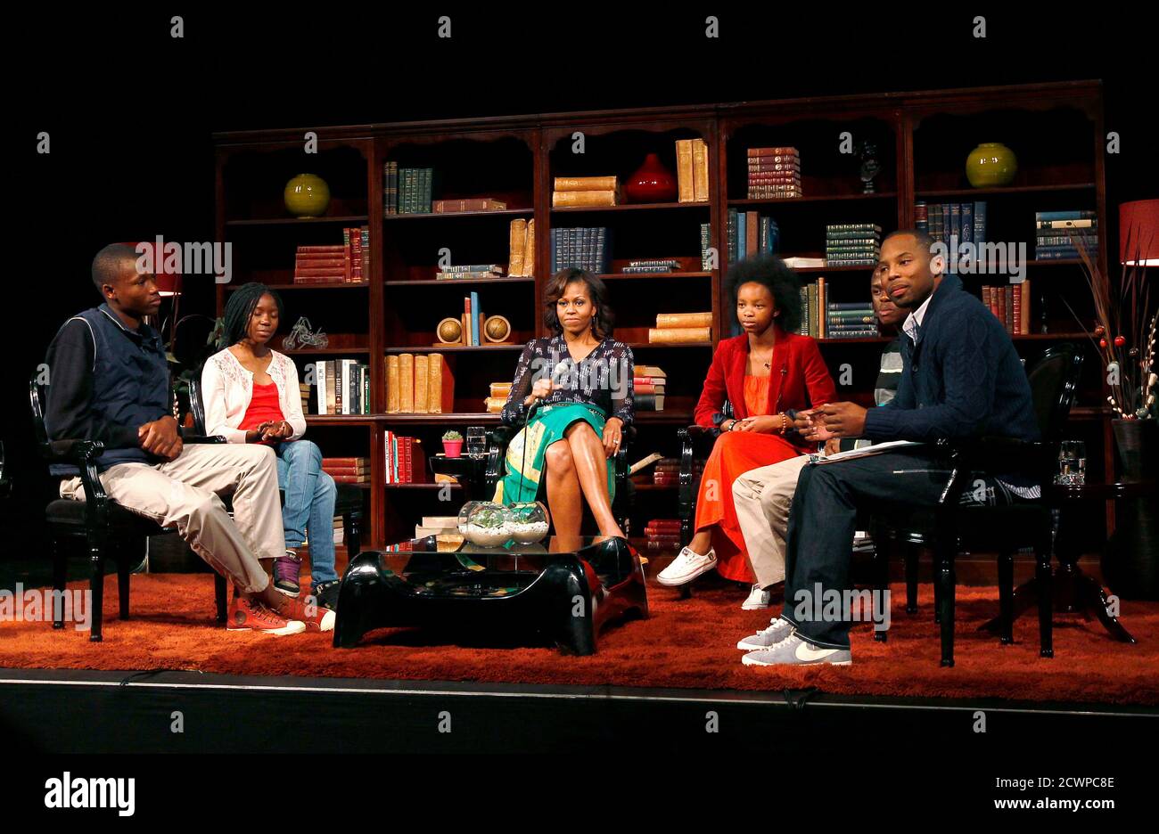 U.S. first lady Michelle Obama (C) joins participants (L-R) Tebogo Tenyane, 16, Miriam Kgokane, 10, Keamogetswe Rakhoadi, 11, Aubrey Baloyi, 12, and moderator Sizwe Dhlomo in a discussion event with youths at the Sci-Bono Discovery Centre in Johannesburg June 29, 2013. The first lady was joined by teenagers from across South Africa as well as U.S. students virtually, at the event organized in conjunction with MTV Base, an African youth and music TV channel, and Google Plus. REUTERS/Thomas Mukoya (SOUTH AFRICA - Tags: POLITICS EDUCATION) Stock Photo