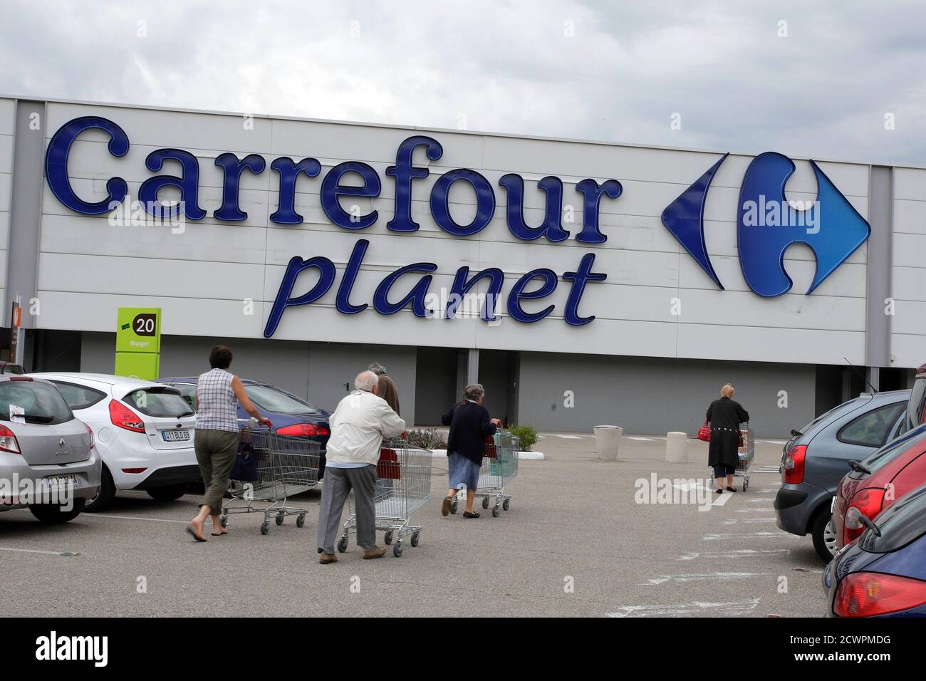 Carrefour Baby High Resolution Stock Photography And Images Alamy Carrefour Baby High Resolution Stock Photography And Images Alamy