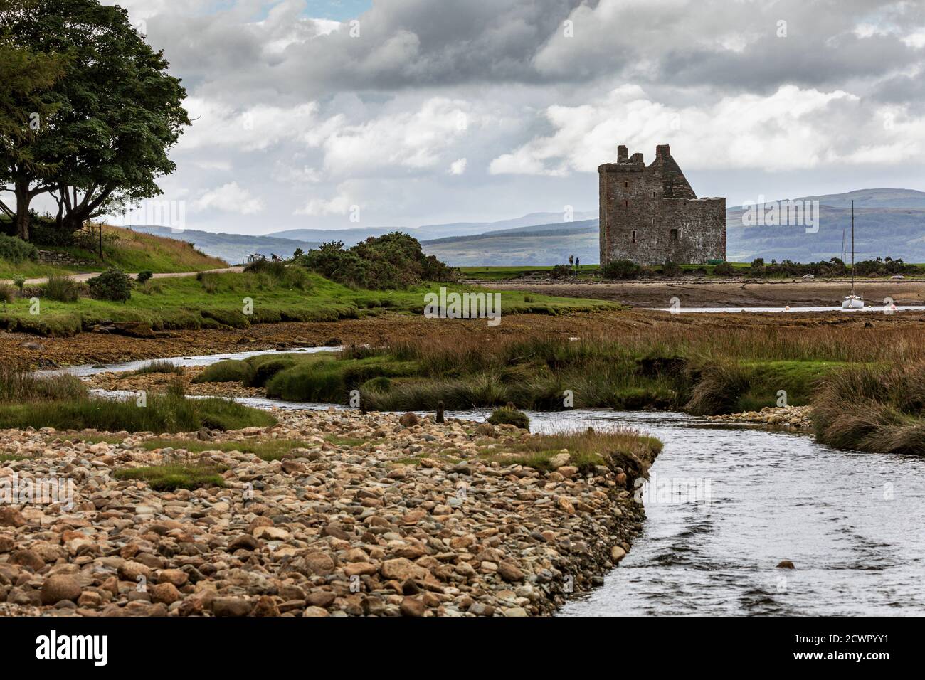 Lochranza Castle, a 13th century tower house, stands on the beach beside Lochranza Harbour on the Isle of Arran, Scotland. Stock Photo