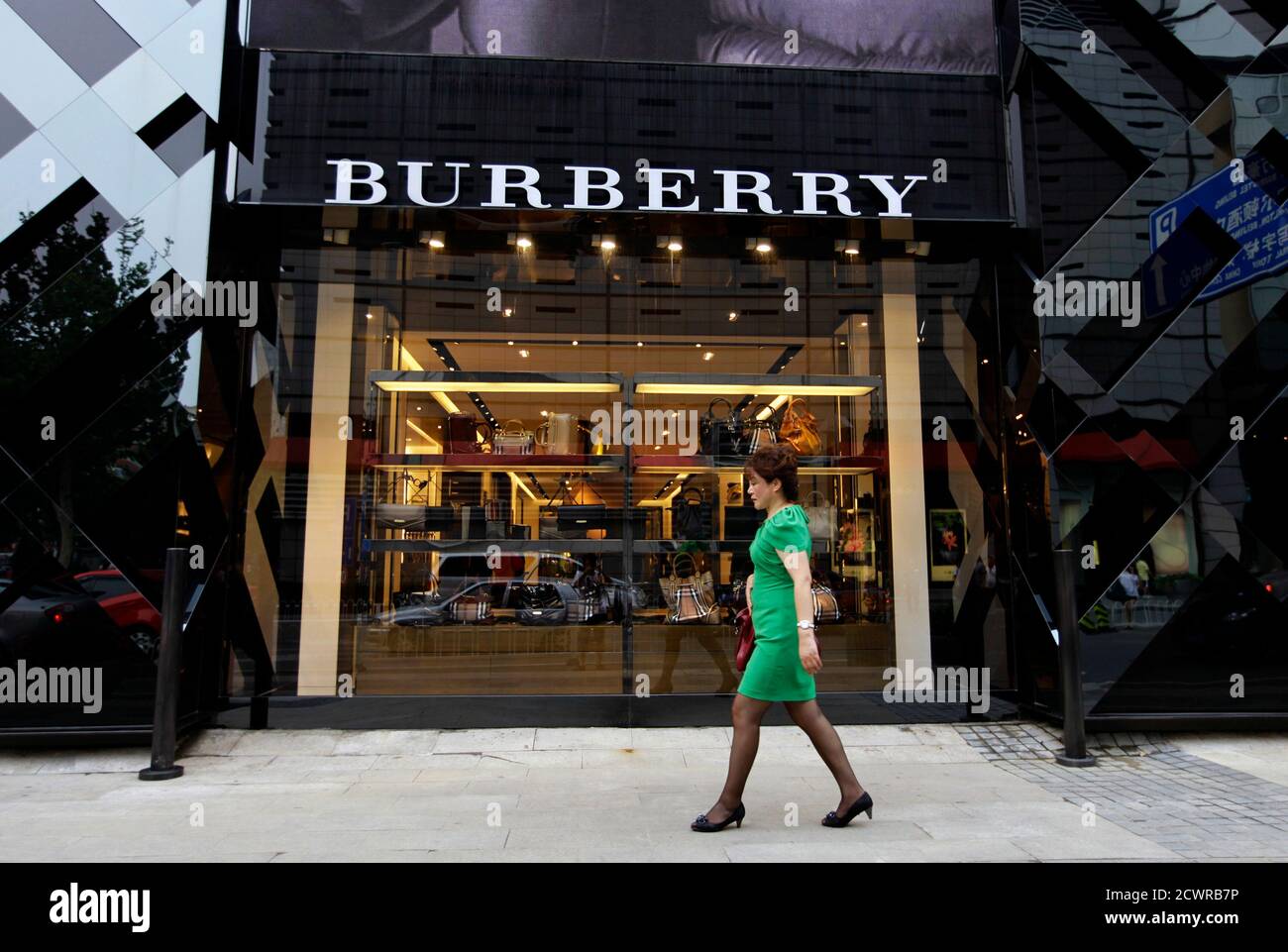 Burberry shop hi-res stock photography and images - Alamy