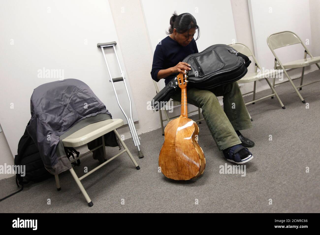 school bolsas for first class