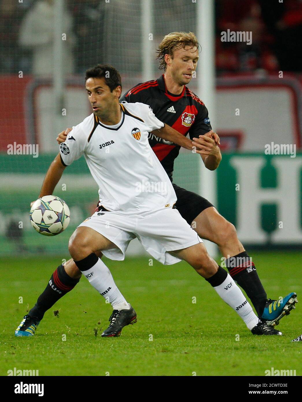 Bayer Leverkusen's Simon Rolfes (L) challenges FC Valencia's Jonas during  their Champions League Group E soccer match in Leverkusen October 19, 2011.  REUTERS/Ina Fassbender (GERMANY - Tags: SPORT SOCCER Stock Photo - Alamy
