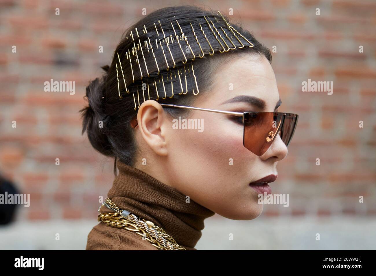 MILAN, ITALY - SEPTEMBER 24, 2020: Woman with hairstyle with golden hair  clips before Max Mara fashion show, Milan Fashion Week street style Stock  Photo - Alamy