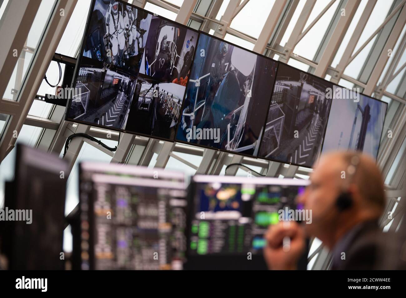 Iss monitors hi-res stock photography and images - Alamy