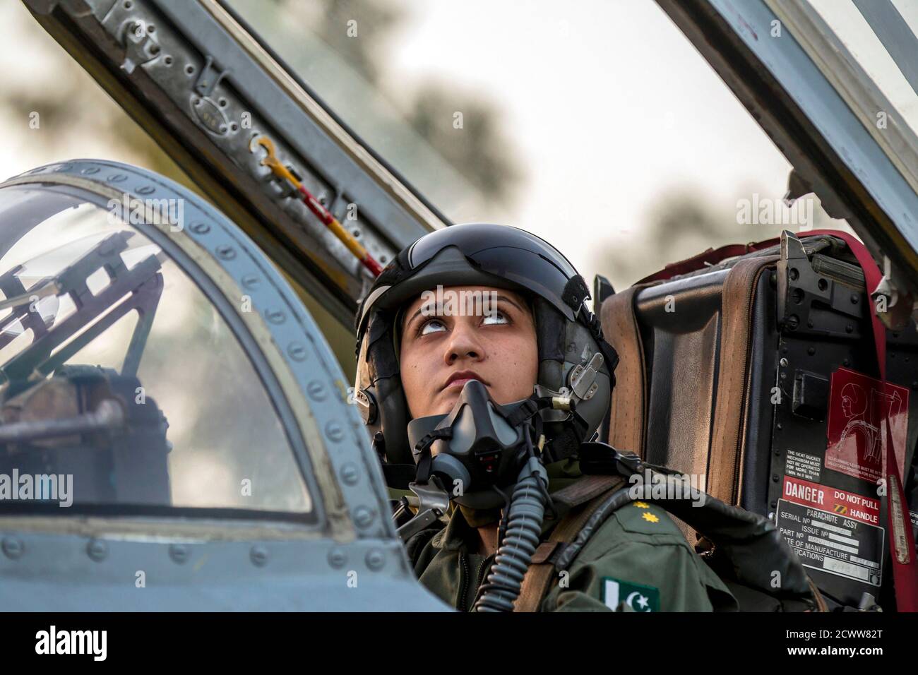 Women fighter pilot hi-res stock photography and images - Alamy