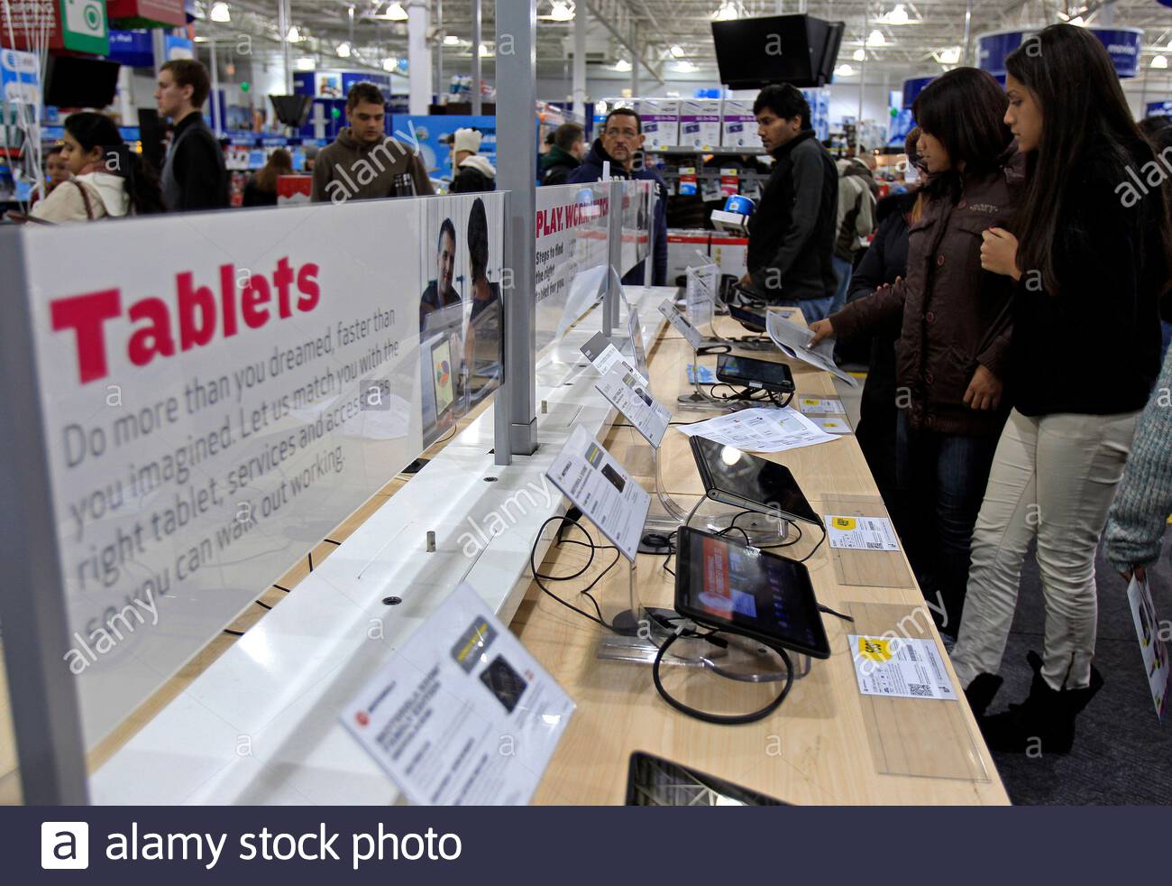Black Friday Shoppers Target High Resolution Stock Photography And Images Alamy