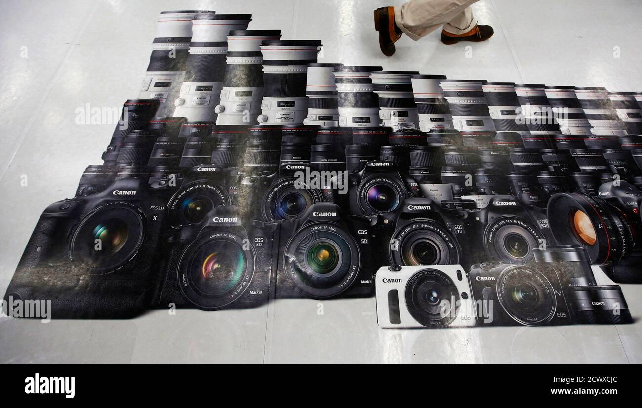 Digital cameras advertisement hi-res stock photography and images - Alamy