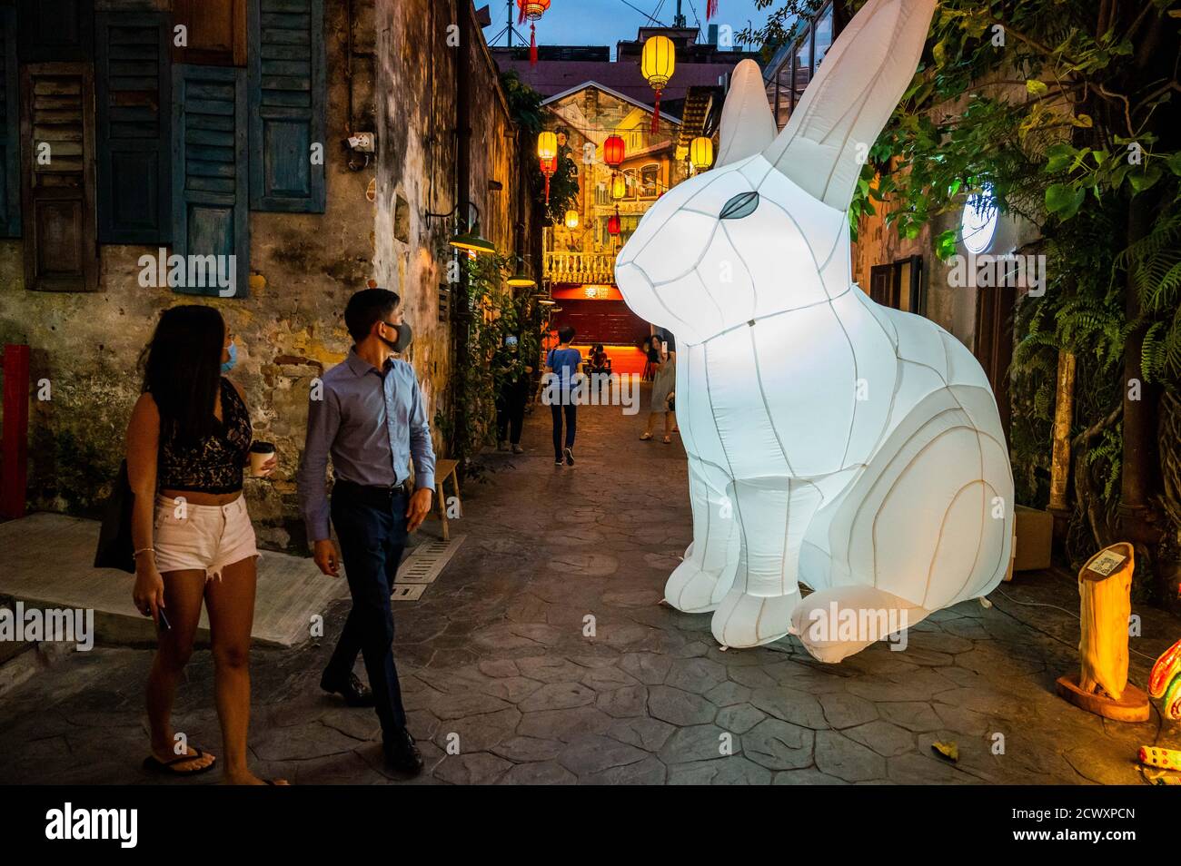 Kuala Lumpur, Malaysia. 29th Sep, 2020. People view the Jade Rabbit ...