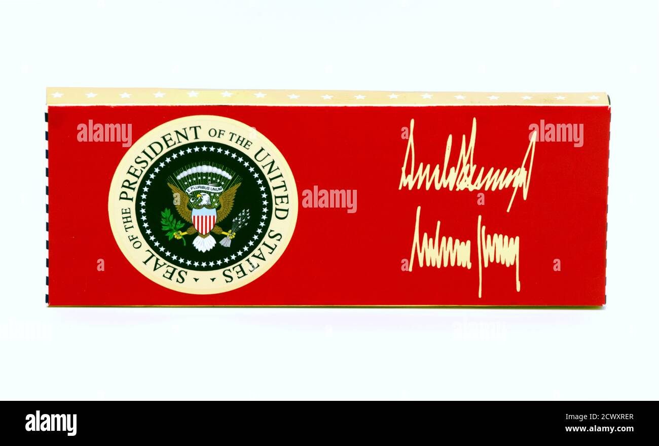 Hershey’s milk chocolate candy bar decorated with the presidential seal and the signatures of President Donald Trump  and Melania Trump Stock Photo