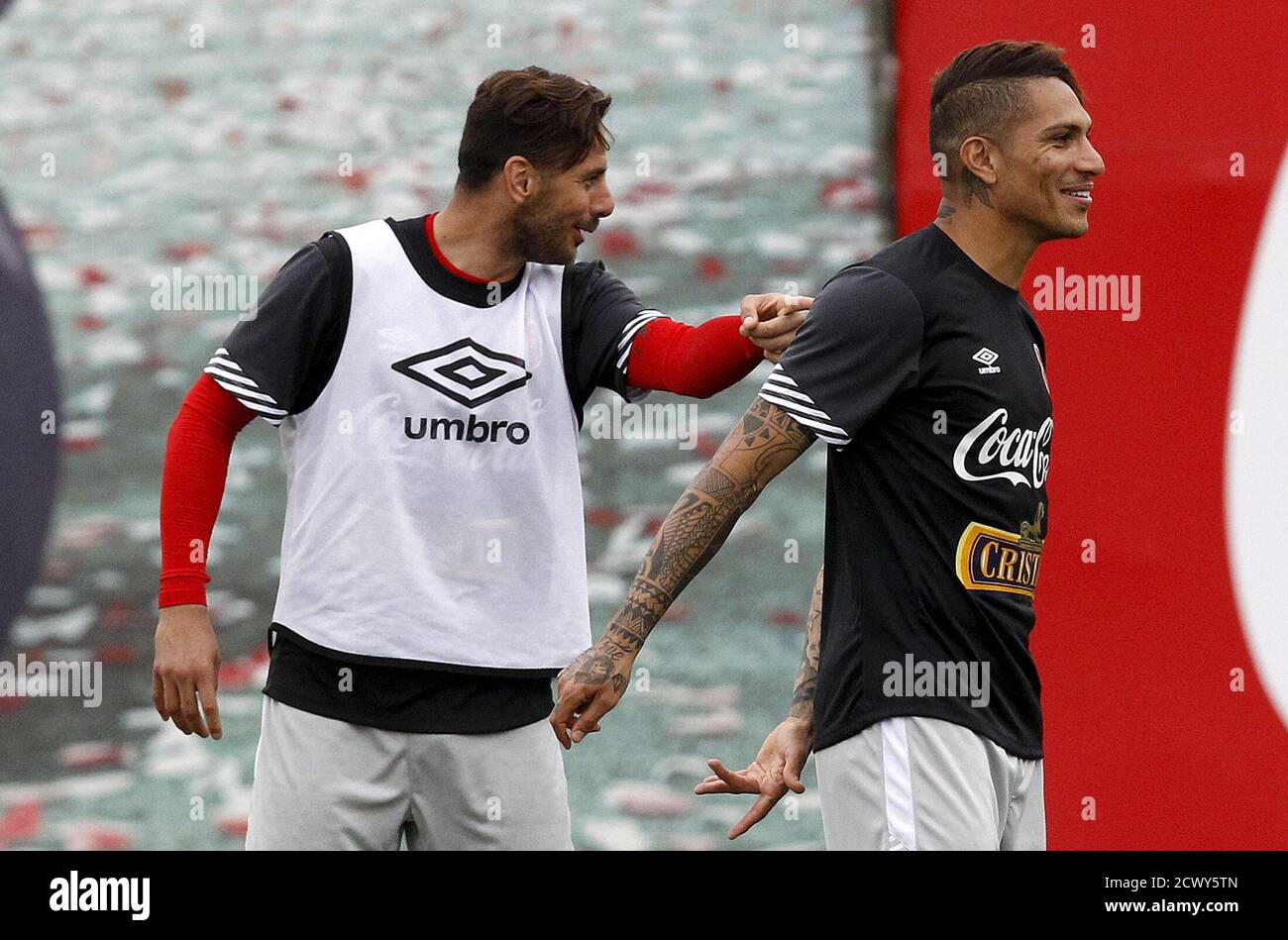 Peru's national team soccer player Claudio Pizarro (L) and Paolo Guerrero  take part in a training session, ahead of the Copa America tournament, in  Lima, June 2, 2015. Peru will play the
