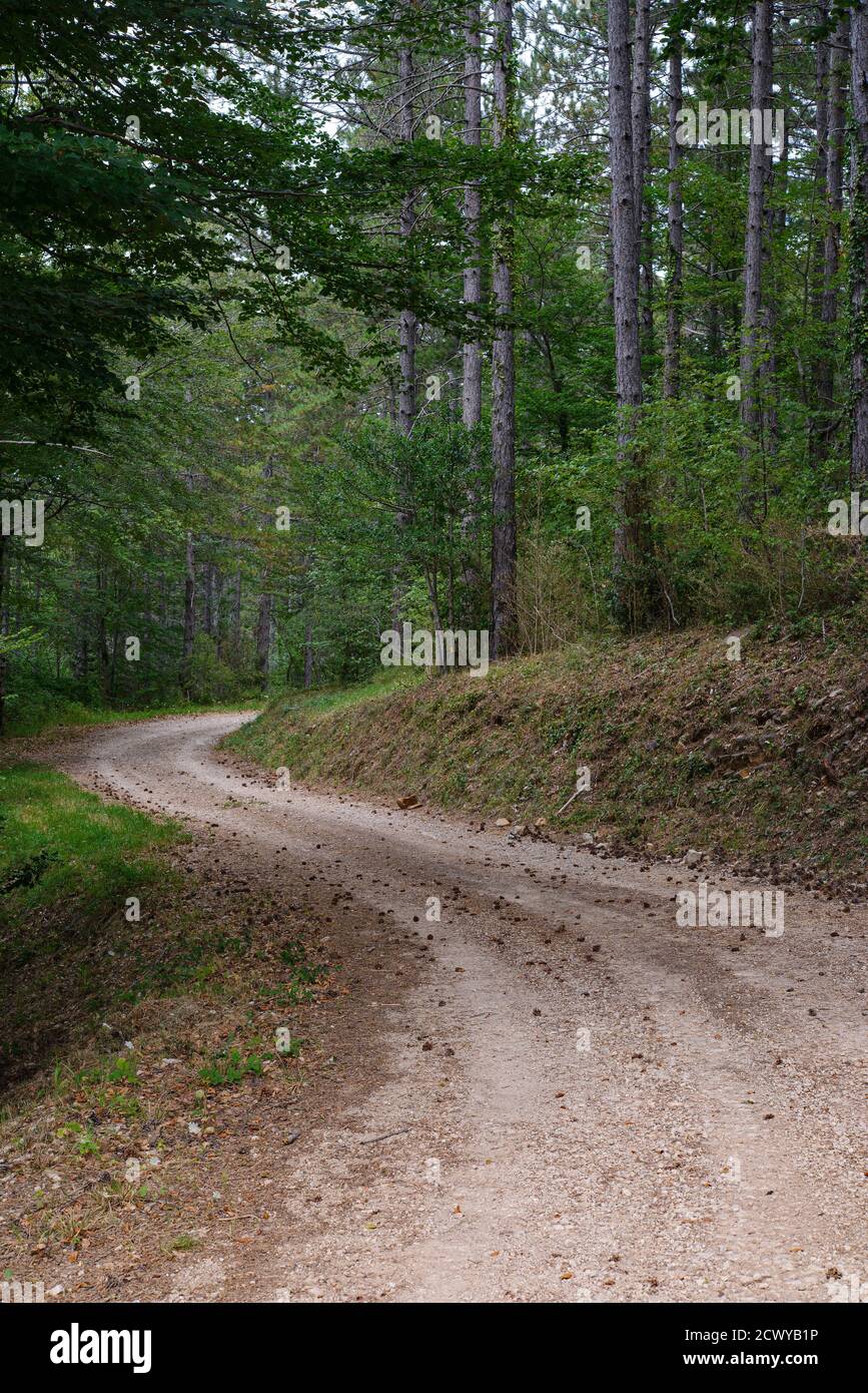 Chemin de terre hi-res stock photography and images - Alamy