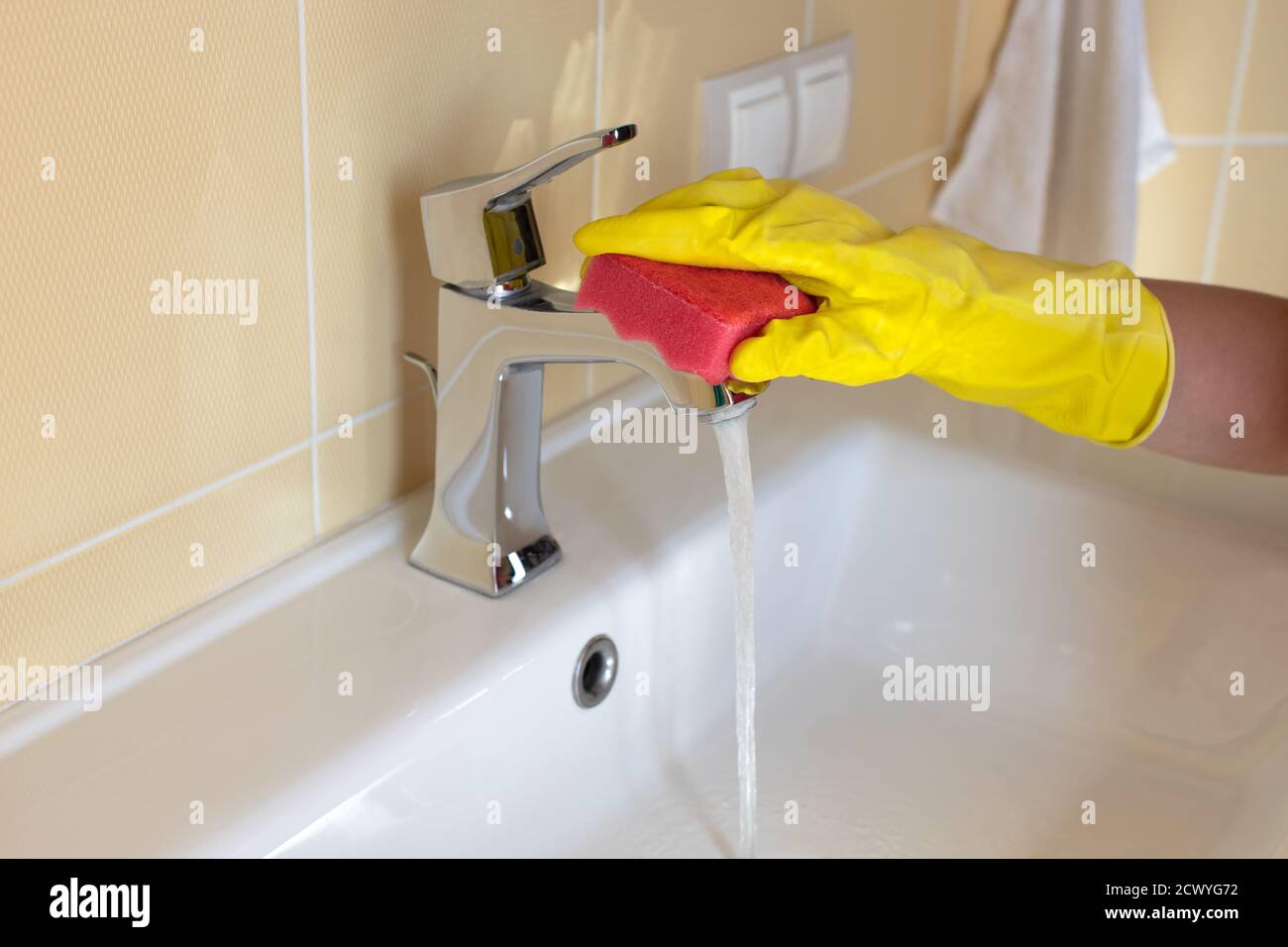 Faucet cleanin hires stock photography and images Alamy