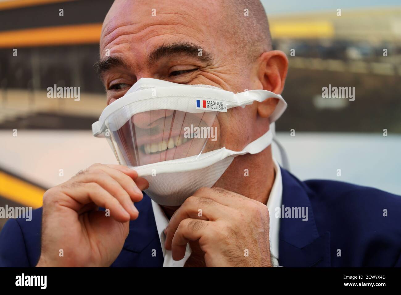 Renan Bole, President Amazon France Logistics adjusts his 