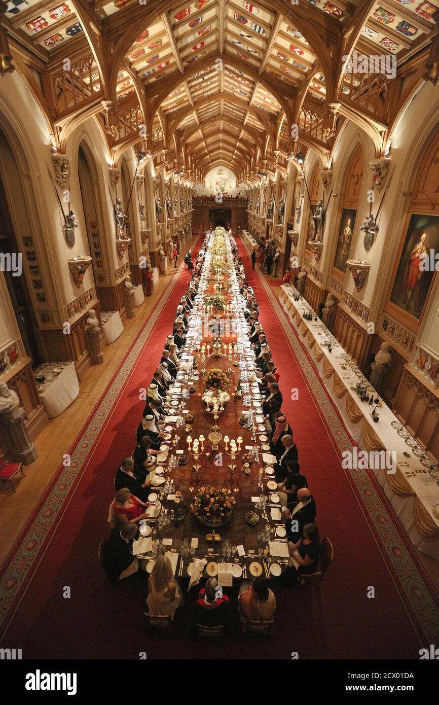Britain's Queen Elizabeth hosts a State Banquet for the Emir of Kuwait, Sheikh Sabah al-Ahmad al-Sabah at Windsor Castle, in Windsor, southern England November 27, 2012.  The Emir arrived at Windsor Castle on Tuesday for the start of a state visit to Britain.   REUTERS/Oli Scarff/Pool     (BRITAIN - Tags: ENTERTAINMENT POLITICS SOCIETY ROYALS) Stock Photo