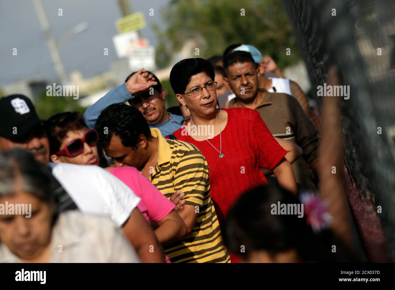 Northern Coahuila High Resolution Stock Photography And Images Alamy Un avión pequeño se desplomó en navolato, sinaloa, dejando un saldo de tres hombres muertos, entre ellos presuntamente está un nieto de 'el un avión pequeño se desplomó en navolato, sinaloa. https www alamy com people line up before casting their vote in saltillo in the northern state of coahuila july 7 2013 mexican president enrique pena nietos sweeping economic reform plans hang in the balance in local elections on sunday with a strong opposition showing seen as crucial to preserve a cross party pact nearly half of mexicos 31 states are voting for a mix of local parliaments and municipal governments reutersdaniel becerril mexico tags politics elections image377401345 html