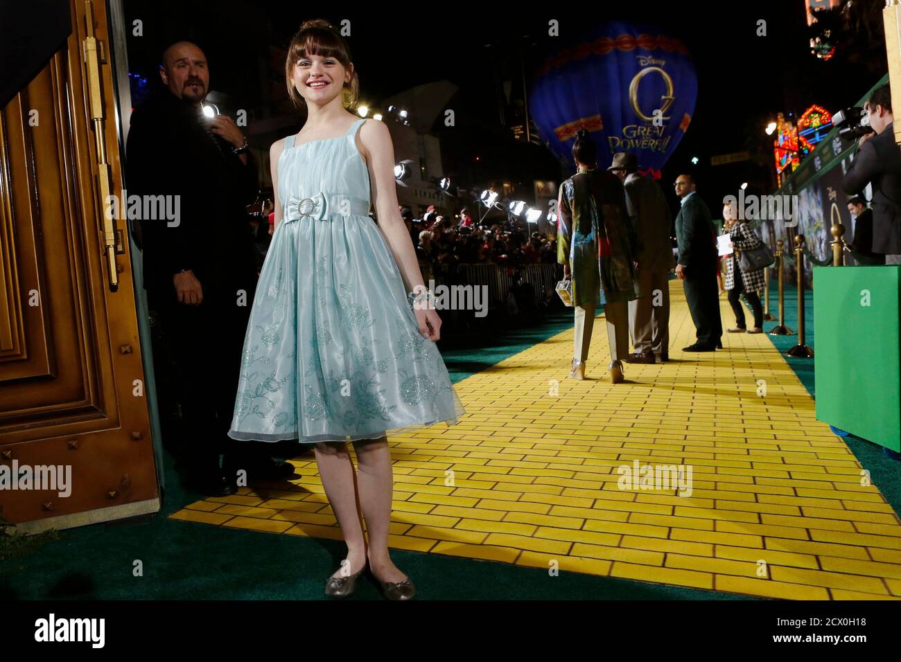 joey king oz the great and powerful premiere