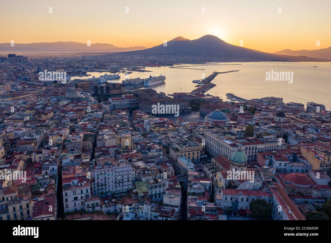 Stunning Panorama at dawn over Naples: Via gennaro serra, piazza Plebiscito, Palazzo Reale, Castel Maschio Angioino, San Francesco da Paola Stock Photo