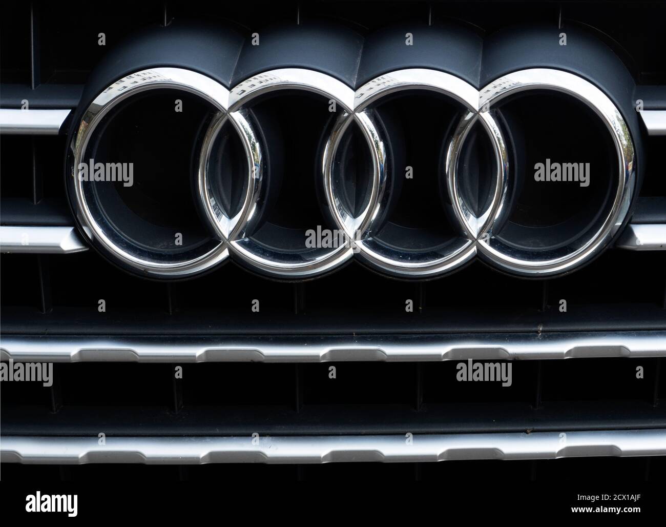 Matte Black Honeycomb Sports Grill With Emblem Holder For Audi A4 B5 8D Front Bumper