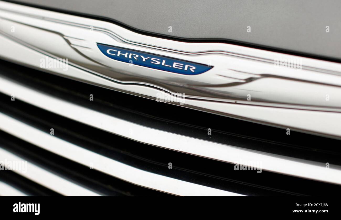 Chrysler car badge hi-res stock photography and images - Page ...