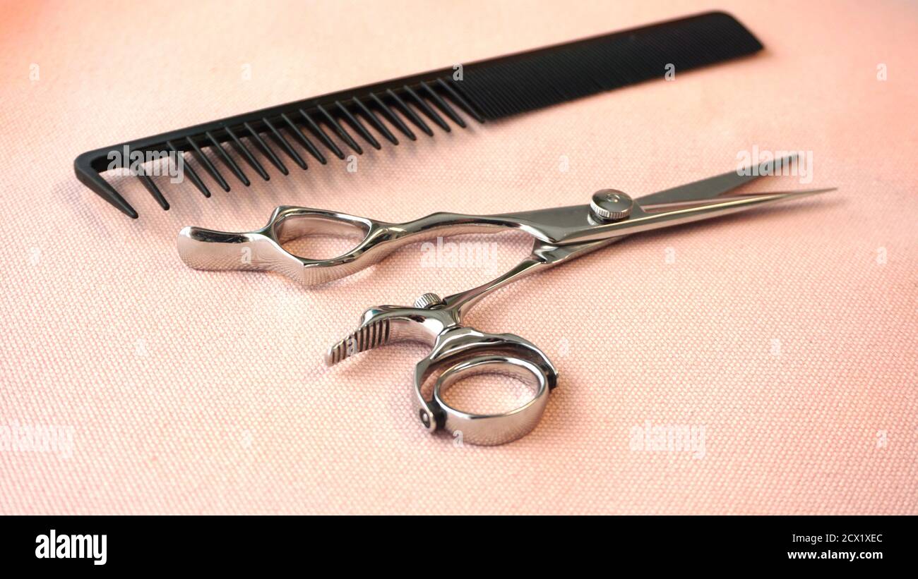 Comb Scissors Haircutting scissors hi-res stock photography and images - Alamy
