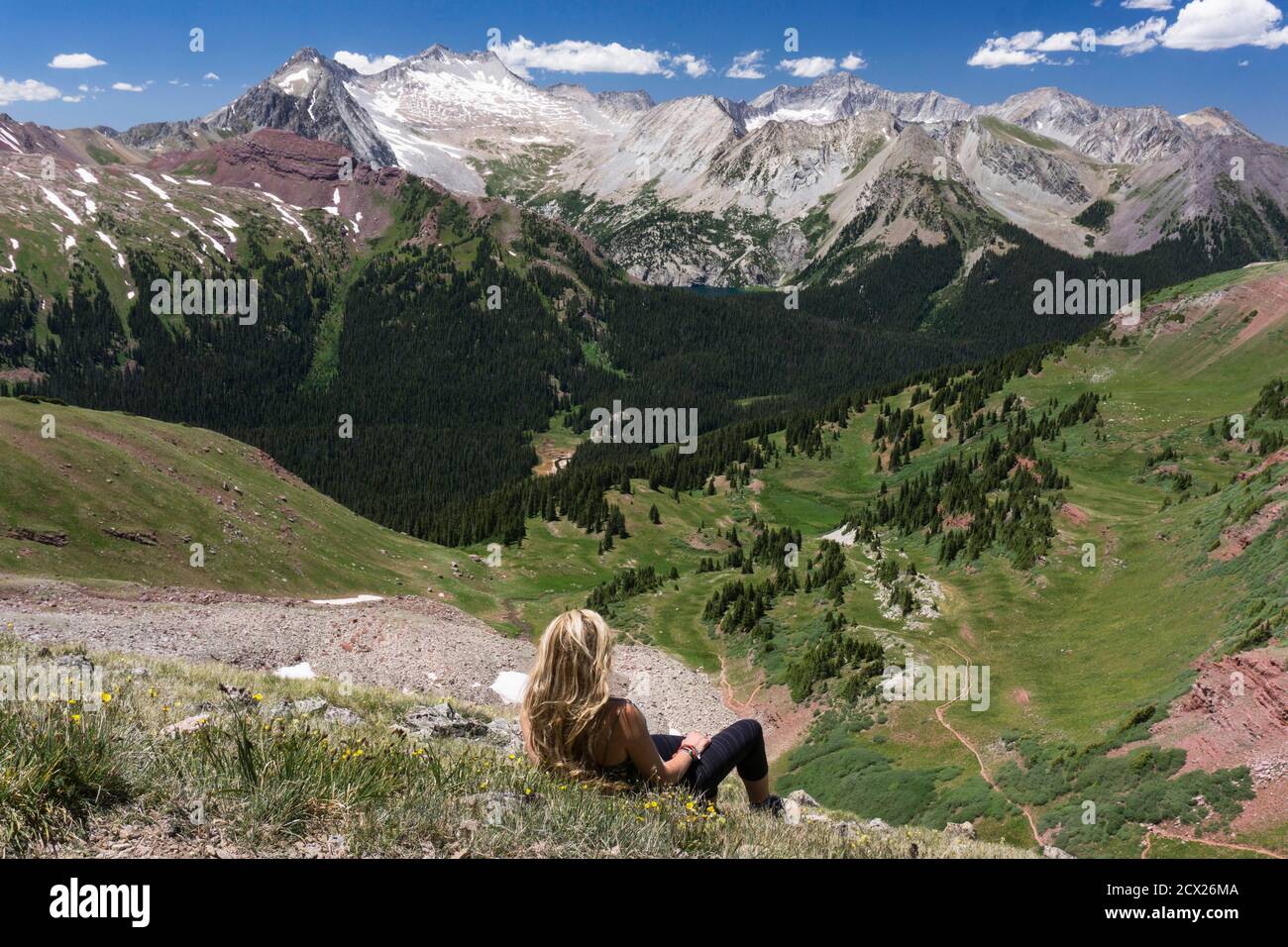 Female hiker looking at view hi-res stock photography and images - Alamy
