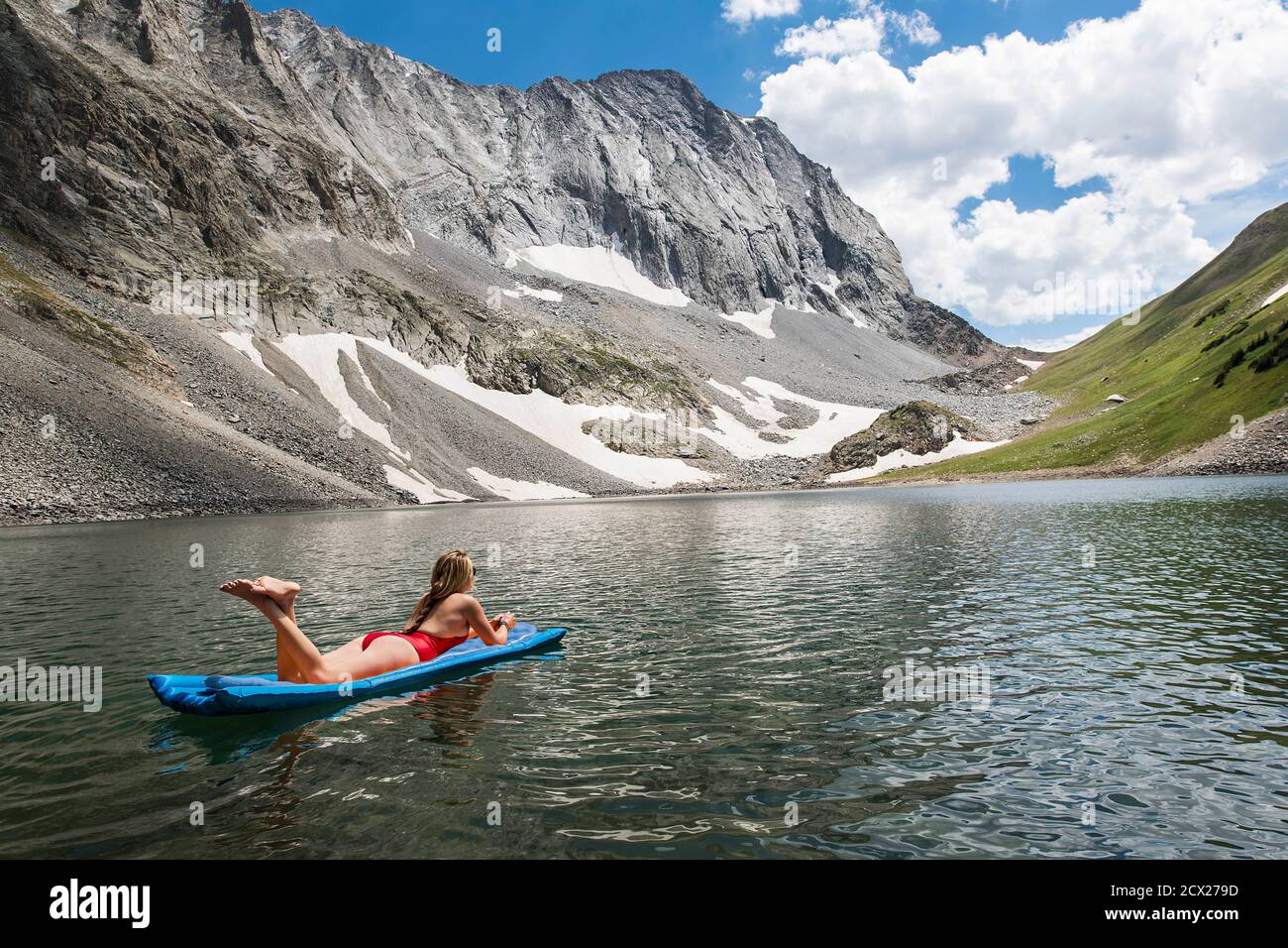 Woman inflatable pool raft hi-res stock photography and images - Alamy