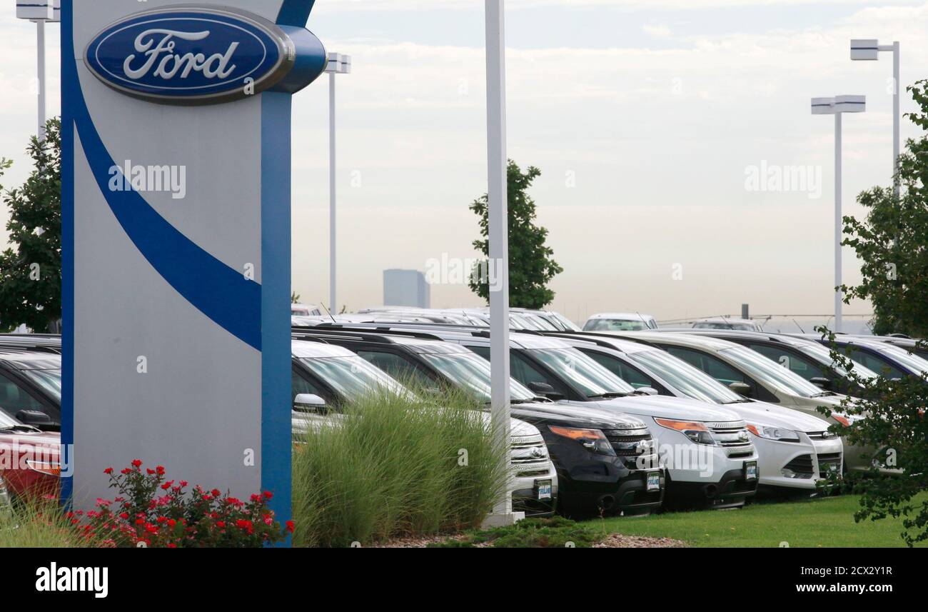Cars are lined up for sale at a Ford dealer in Lakewood, Colorado September 4, 2013. U.S. auto sales were on a pace to show a gain as high as 17 percent in August as the industry raced toward its strongest month since just before the start of the 2007-2009 recession.     REUTERS/Rick Wilking (UNITED STATES - Tags: BUSINESS TRANSPORT) Stock Photo