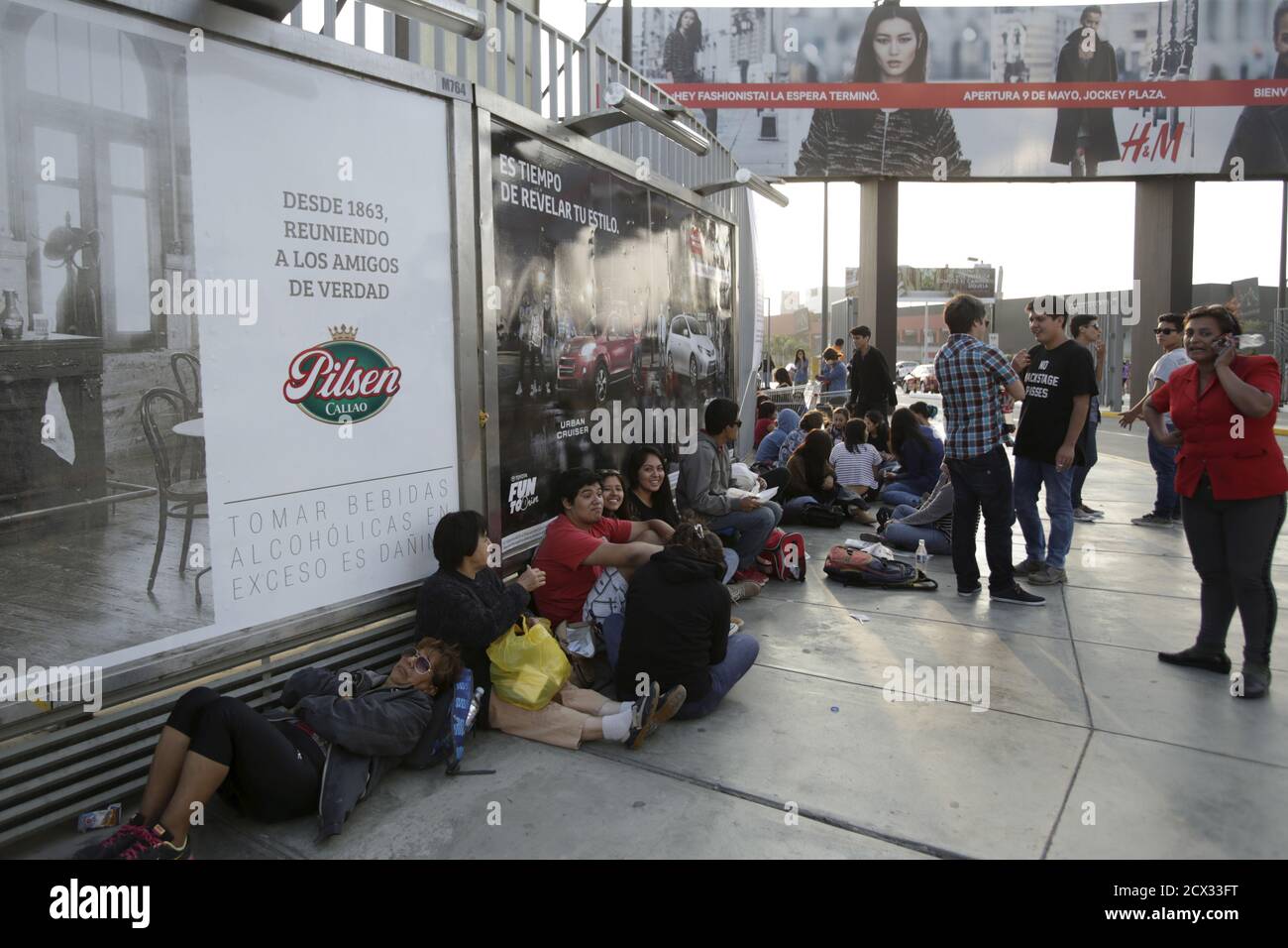 h&m business hours