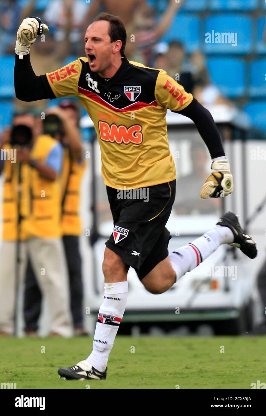 Sao Paulo Goalkeeper Rogerio Ceni Celebrates After Scoring Against Corinthians During Their Paulista Championship Soccer Match In Barueri March 27 2011 Goalkeeper Ceni Who Is A Free Kick And Penalty Specialist Scored