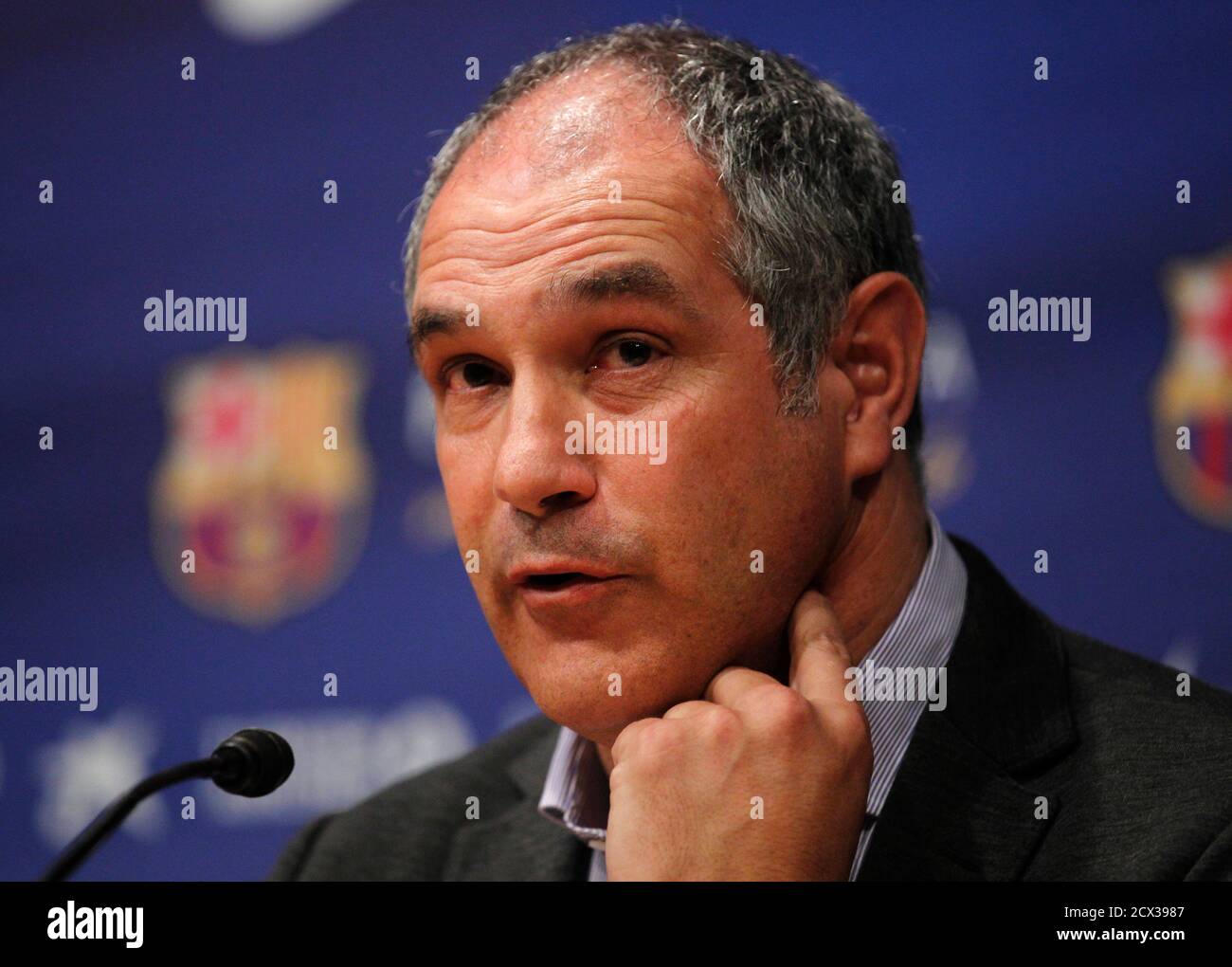 Barcelona's sporting director Andoni Zubizarreta speaks during a news conference at Camp Nou stadium in Barcelona April 27, 2012. Barcelona's most successful manager Pep Guardiola will walk away from the Catalans at the end of the season, the club announced on Friday.  REUTERS/Albert Gea (SPAIN - Tags: SPORT SOCCER) Stock Photo