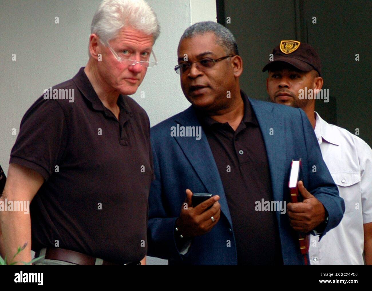 Former U.S. President Bill Clinton (L) and Haitian Prime Minister Jean-Max  Bellerive (C) speak before attending a news conference to talk about  Haiti's reconstruction in Port-au-Prince December 15, 2010.  REUTERS/St-Felix Evens (HAITI -