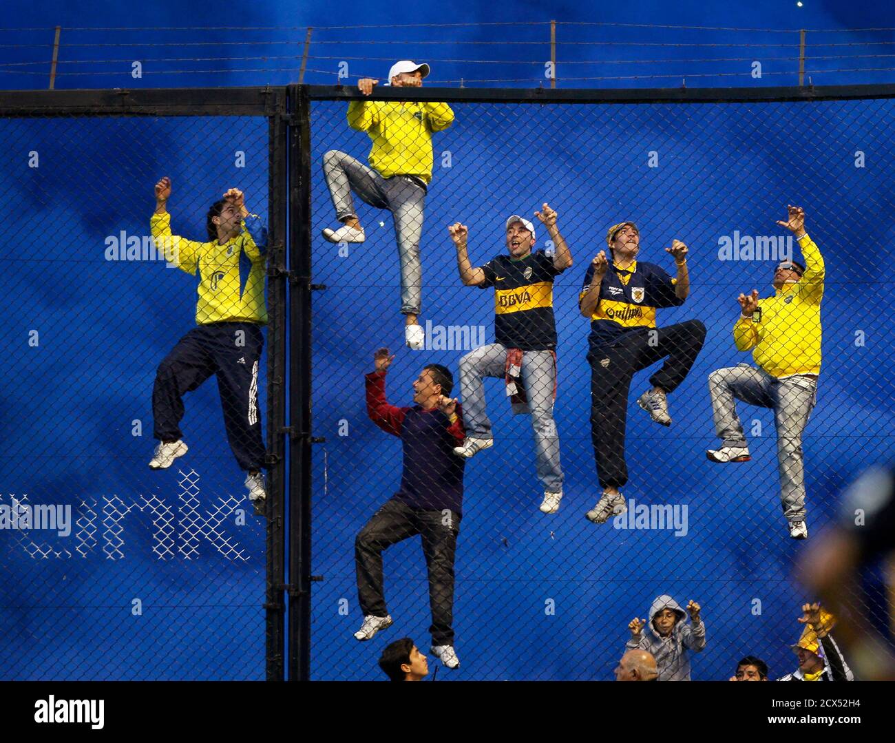 Boca Juniors Fans Climb A Fence During An Argentine First Division Soccer Match Against River Plate In Buenos Aires May 5 2013 Reuters Enrique Marcarian Argentina Tags Sport Soccer Stock Photo Alamy