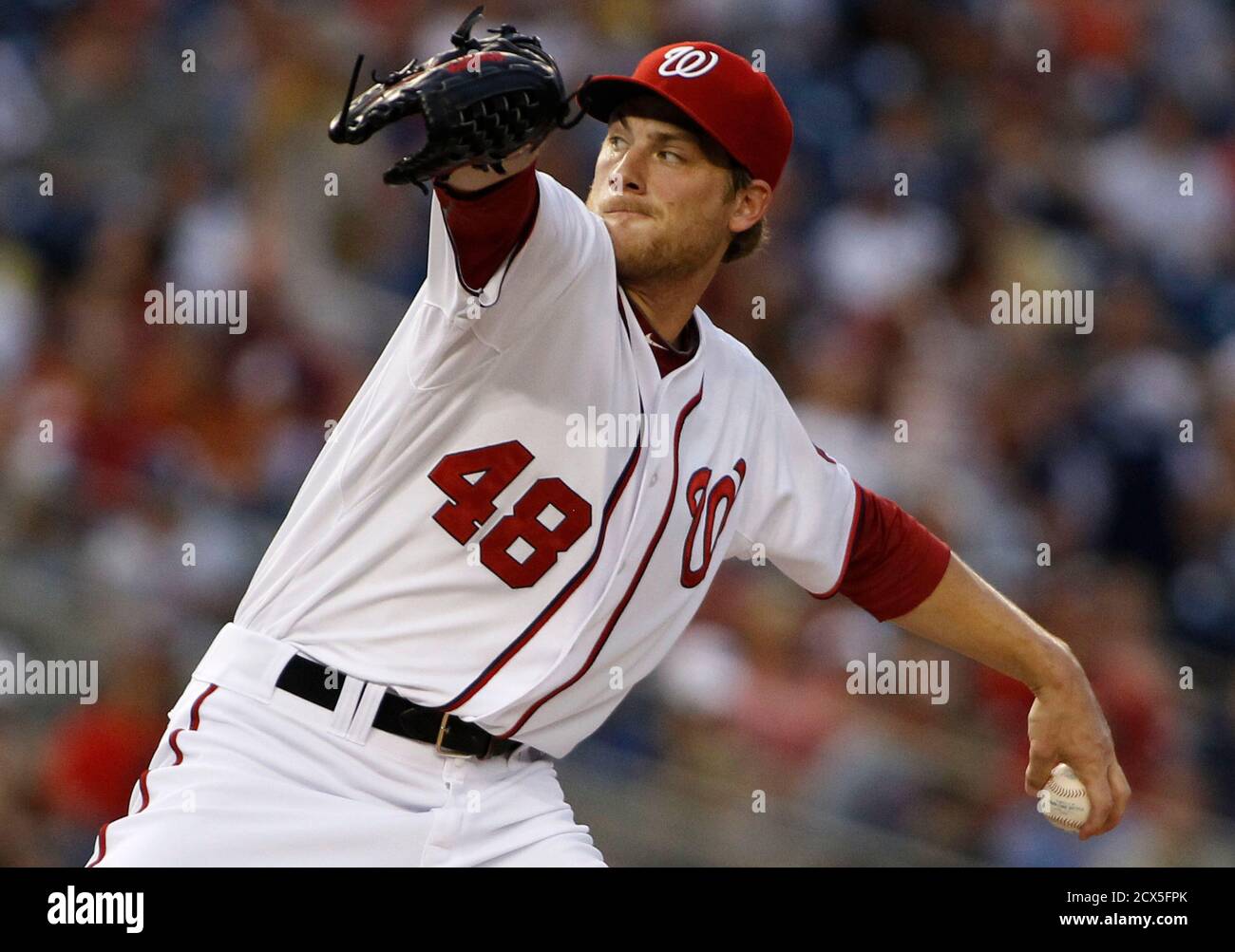 Washington Nationals pitcher Ross Detwiler throws in the first inning of their MLB game against the New York Mets in Washington, August 17, 2012. REUTERS/Larry Downing (UNITED STATES - Tags: SPORT BASEBALL) Stock Photo