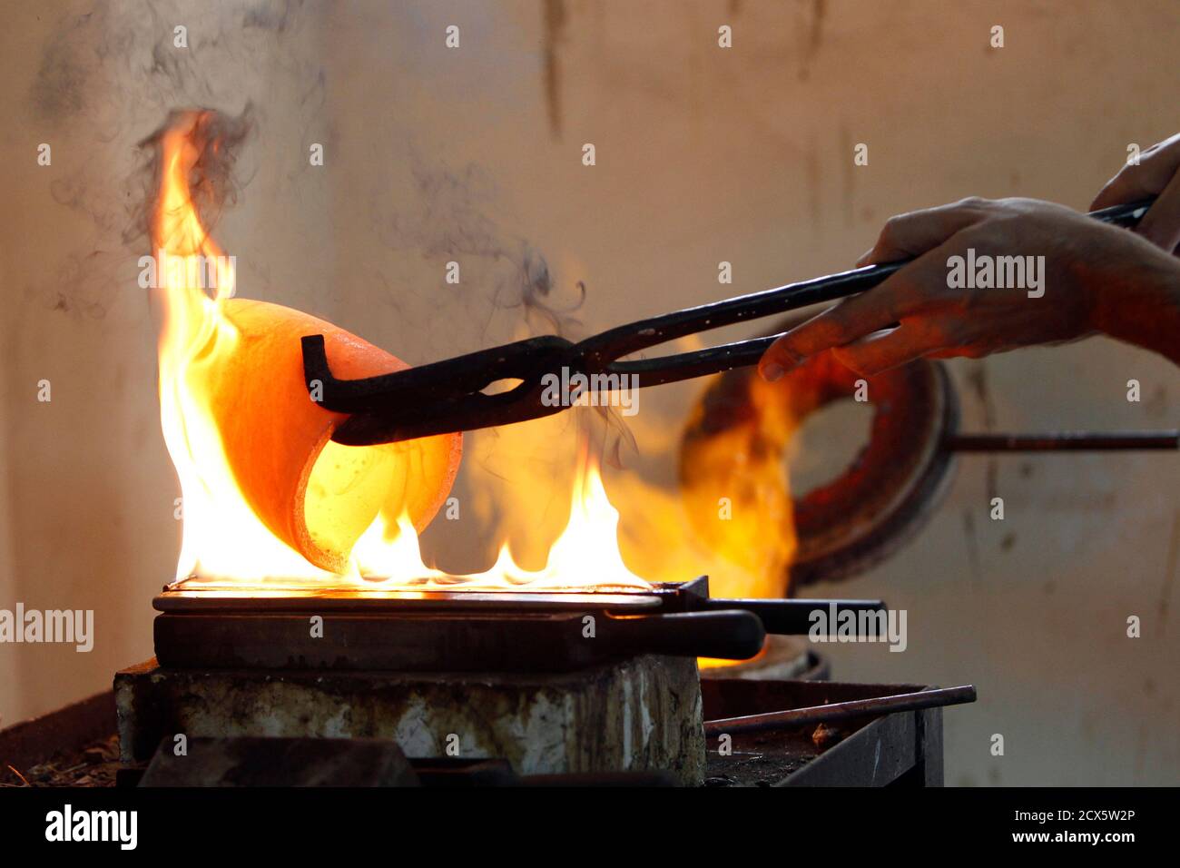 Gold Refining Molten High Resolution Stock Photography And Images Alamy