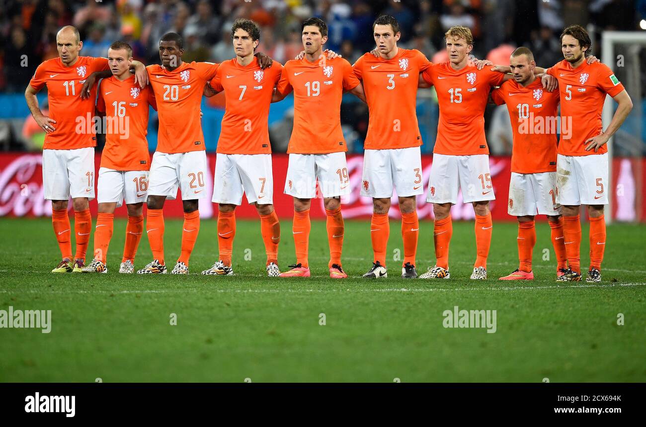 Arjen netherlands goal during penalty hi-res stock photography and images -  Alamy