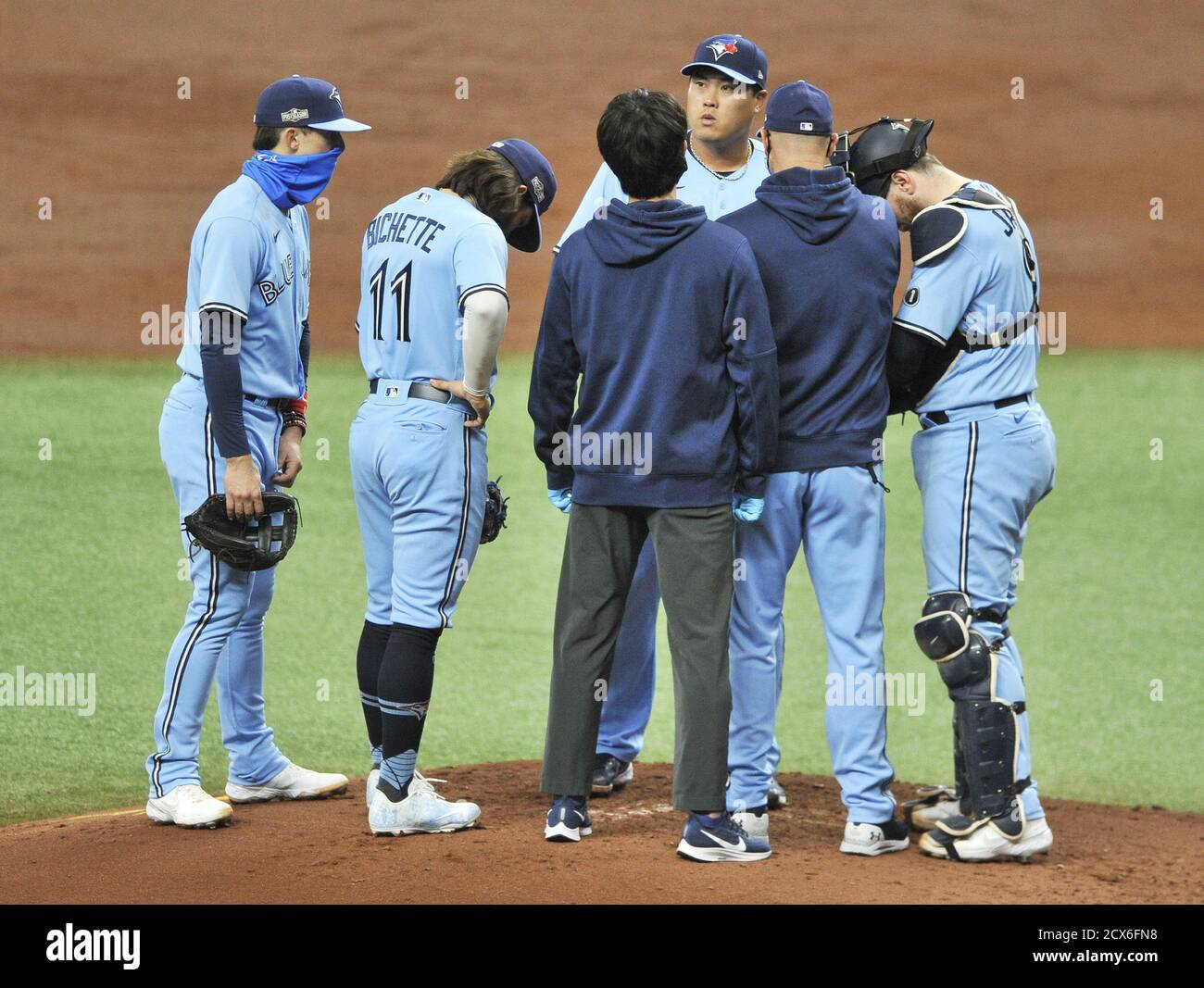 St. Petersburg, United States. 30th Sep, 2020. Toronto Blue Jays, from L-R, Cavan Biggio, Bo Bichette, Pitcher Hyun-Jin Ryu, pitching coach Pete Walker and catcher Danny Jansen talk on the mound in the second inning of their American League Wild Card Series game against the Tampa Bay Rays at Tropicana Field in St. Petersburg, Florida on Wednesday, September 30, 2020. Photo by Steve Nesius/UPI Credit: UPI/Alamy Live News Stock Photo