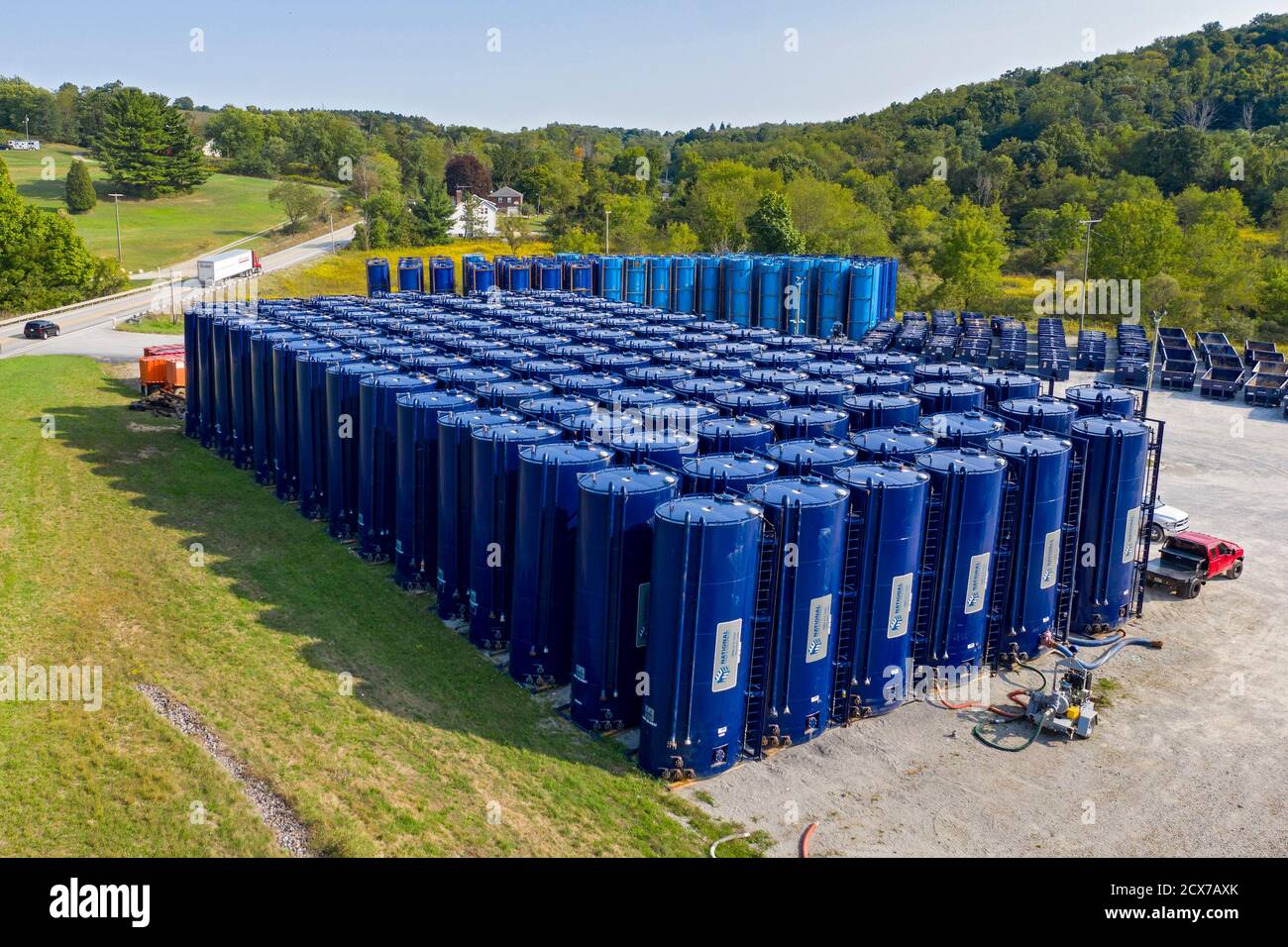 Hickory, Pennsylvania - Vertical frac tanks, used to store water and other materials for hydraulic fracturing, in rural southwest Pennsylvania where f Stock Photo