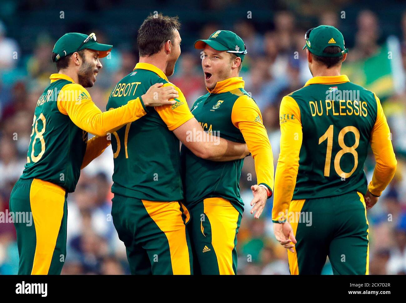 South Africa's Kyle Abbott (2nd L 