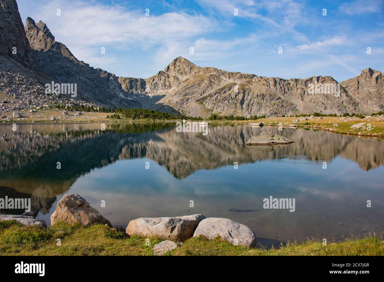 View of the breathtaking Cirque of Towers, seen from Shadow Lake, Wind River Range, Wyoming, USA Stock Photo