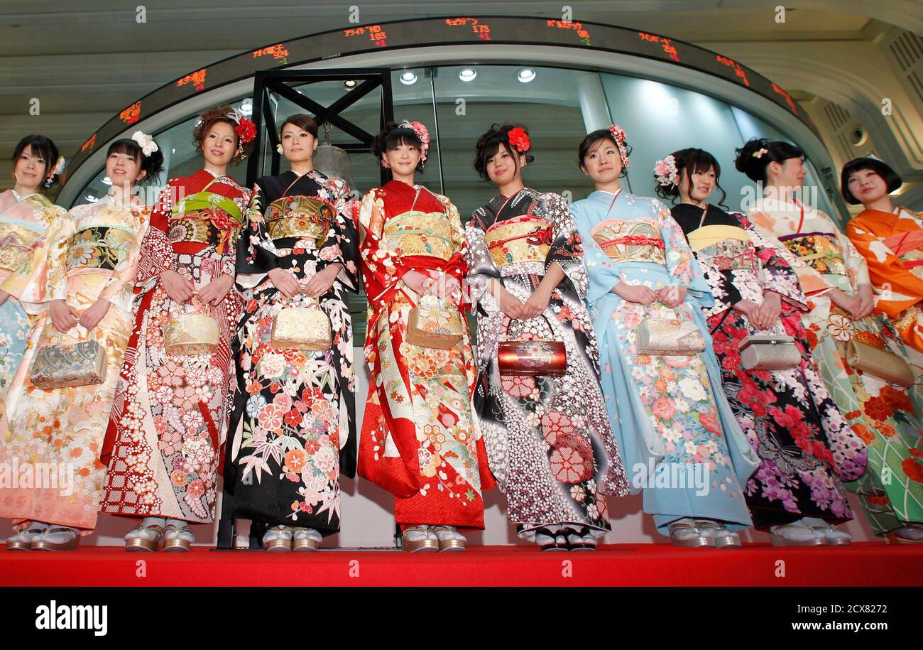 Women dressed in ceremonial kimonos pose in front of an electronic board  showing stock prices at the Tokyo Stock Exchange's (TSE) New Year opening  ceremony in Tokyo January 4, 2011. REUTERS/Yuriko Nakao (
