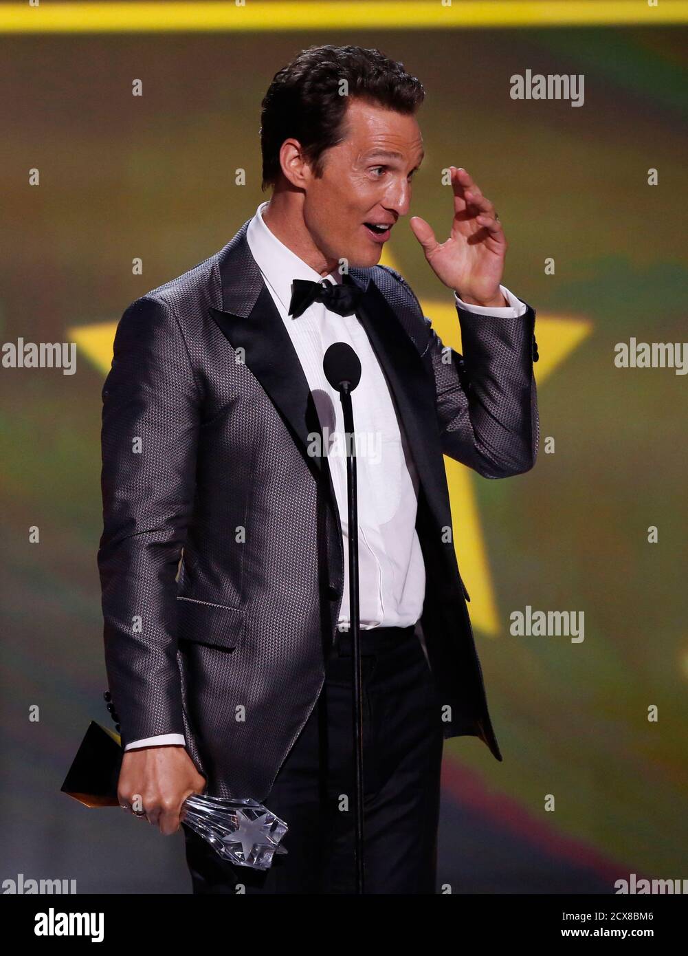 Matthew Mcconaughey Accepts The Award For Best Actor For His Role In Dallas Buyers Club At The 19th Annual Critics Choice Movie Awards In Santa Monica California January 16 2014 Reuters Mario Anzuoni