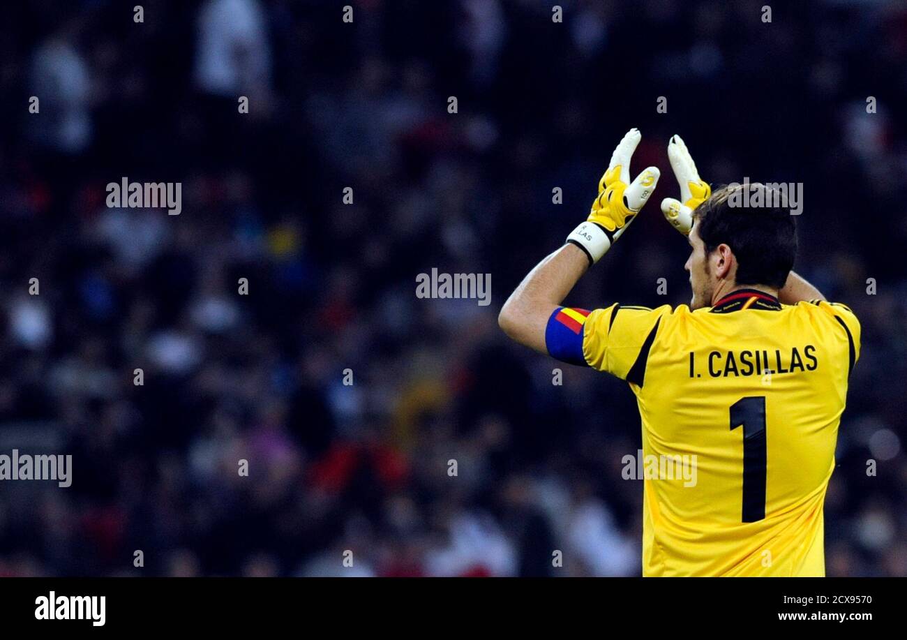 Spain's captain and goalkeeper Iker Casillas applauds before his international friendly soccer match against England at Wembley Stadium in London, November 12, 2011. Casillas tied in this match with former goalkeeper Andoni Zubizarreta as players with more international matches reaching 126.   REUTERS/Nigel Roddis (BRITAIN - Tags: SPORT SOCCER) Stock Photo